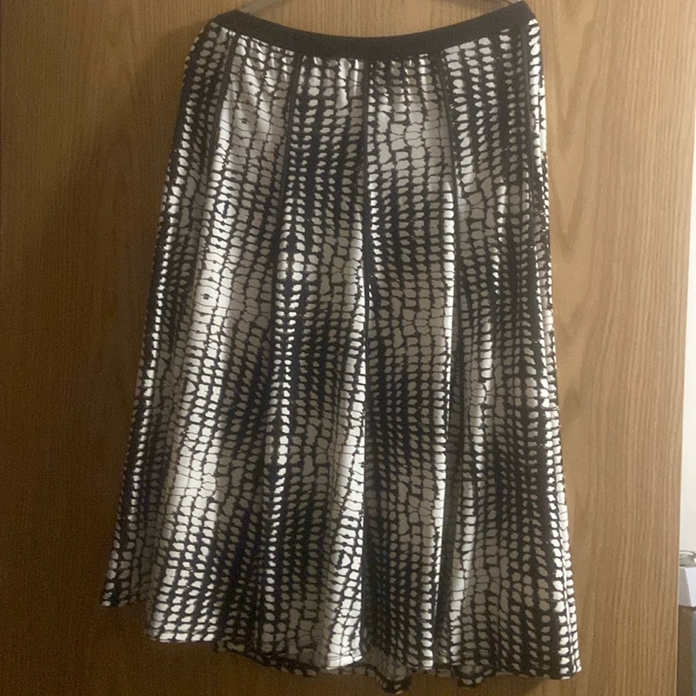 NY Collection black and white skirt. Like new